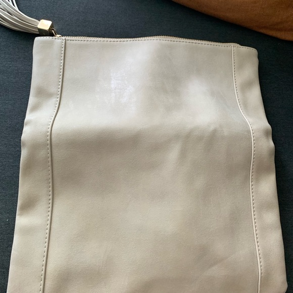fold over clutch tassel zipper closure - Picture 6 of 8